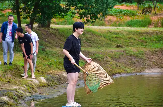 秋游-浑水摸鱼