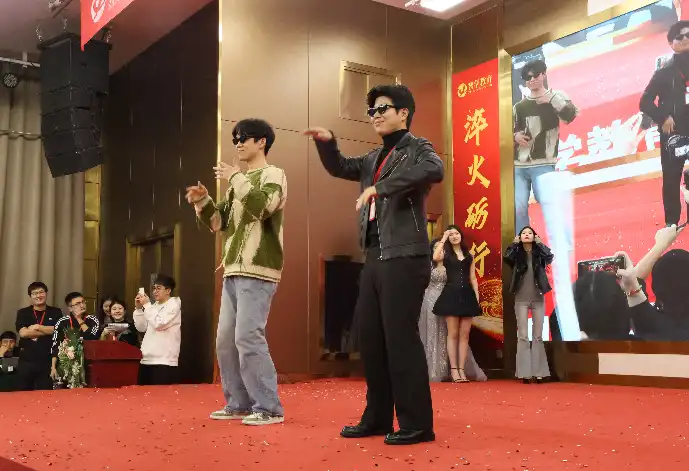 迎新晚会