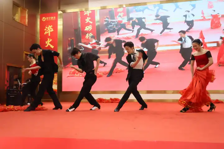 迎新晚会
